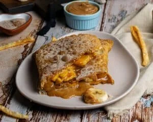 Pastel de Banana com doce de leite - Pastelaria Alvorada